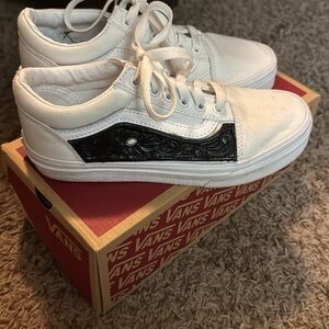 Vans Women's White and Black Patterned Sneakers